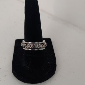 Elegant Silver Floral Band Spinner Ring